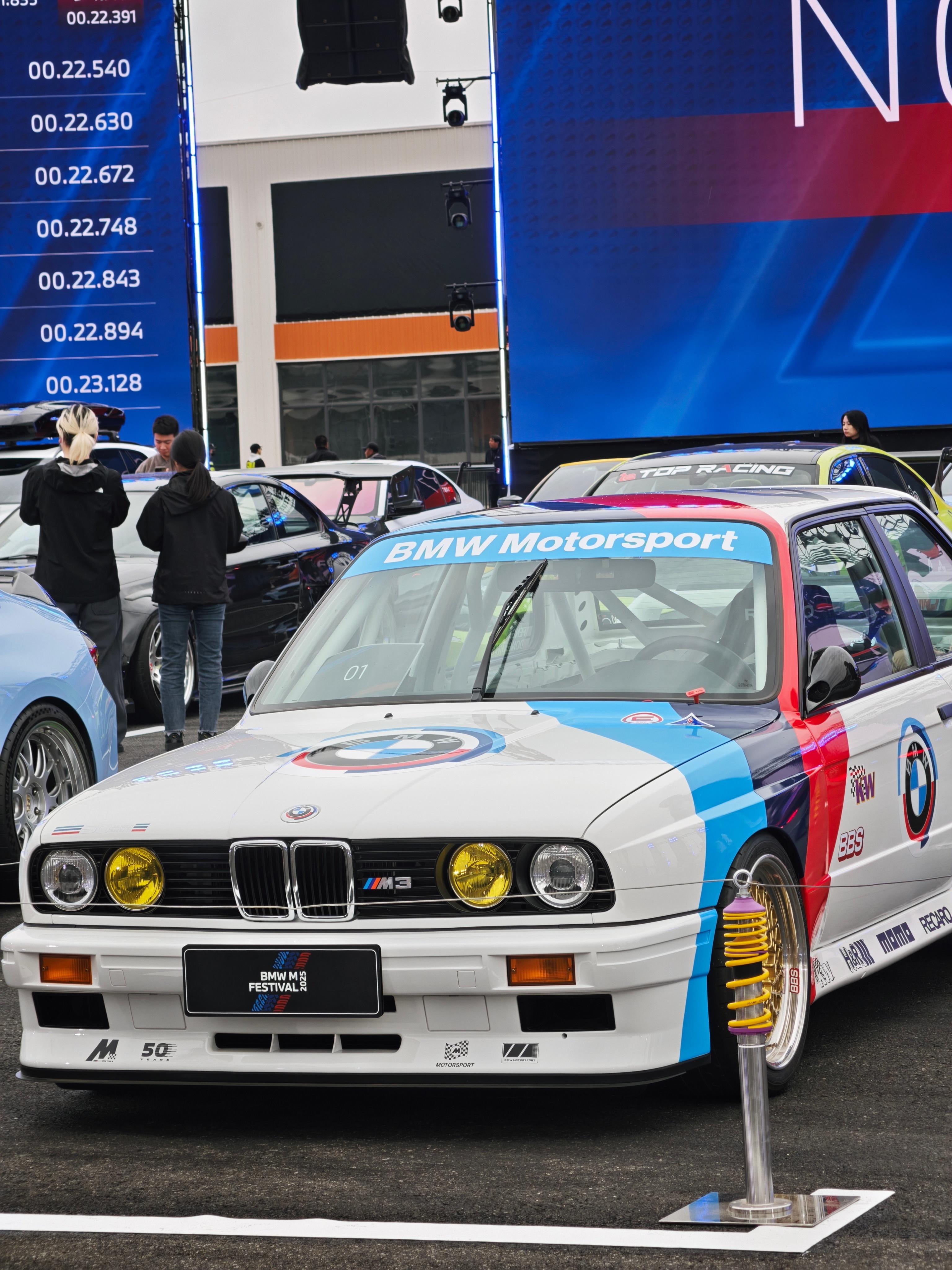 曲老师的，真帅