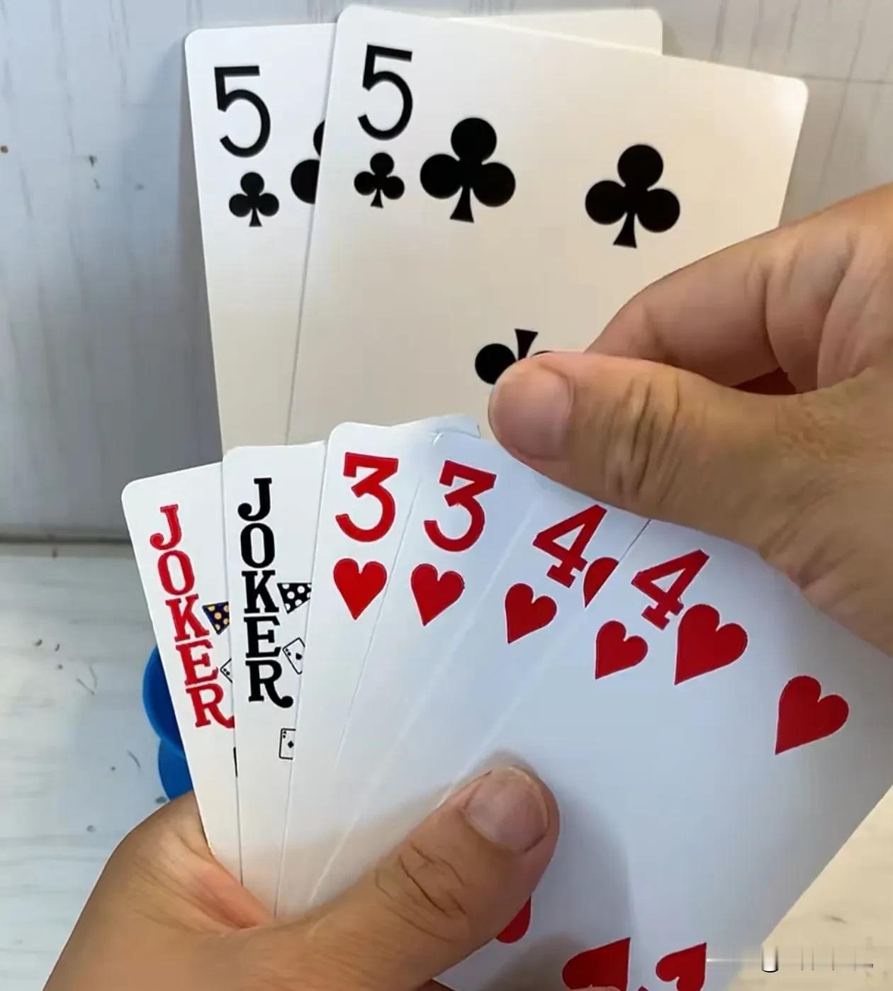 欢乐斗地主巧解残局。
规则有连有带，最多3带1，也可以3不带。下面先出牌。谁能赢
