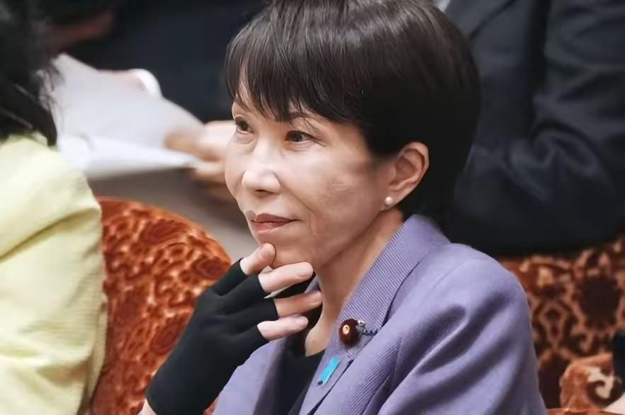 就在刚刚，
高市早苗发了一个紧急声明：不关我的事儿。
日本企业家沟口勇儿，以首相