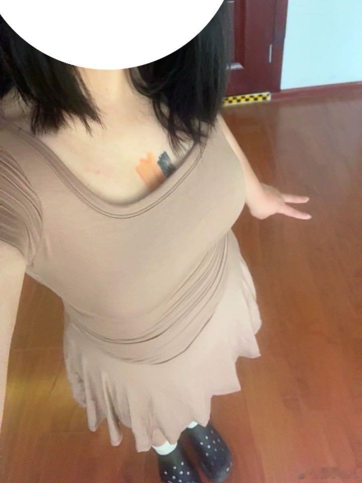 像！洞洞鞋一样方便！！！！老婆们返图来啦！！这个颜色真的奶咖不显黑不显黄超级显嫩