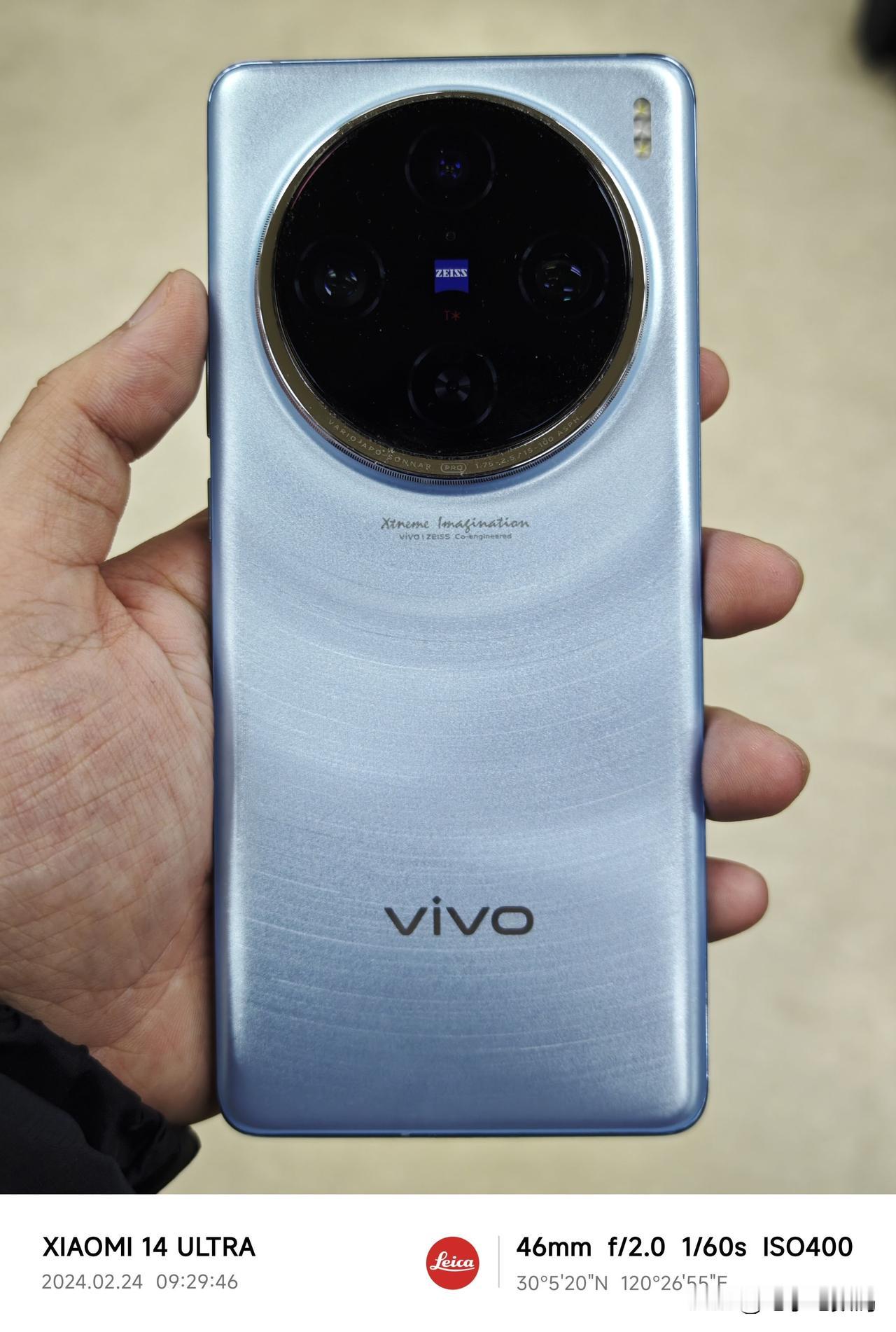 各位鹰眼判官，来看看三大顶配影像旗舰，哪款更是你的菜？
1号选手：vivo X1