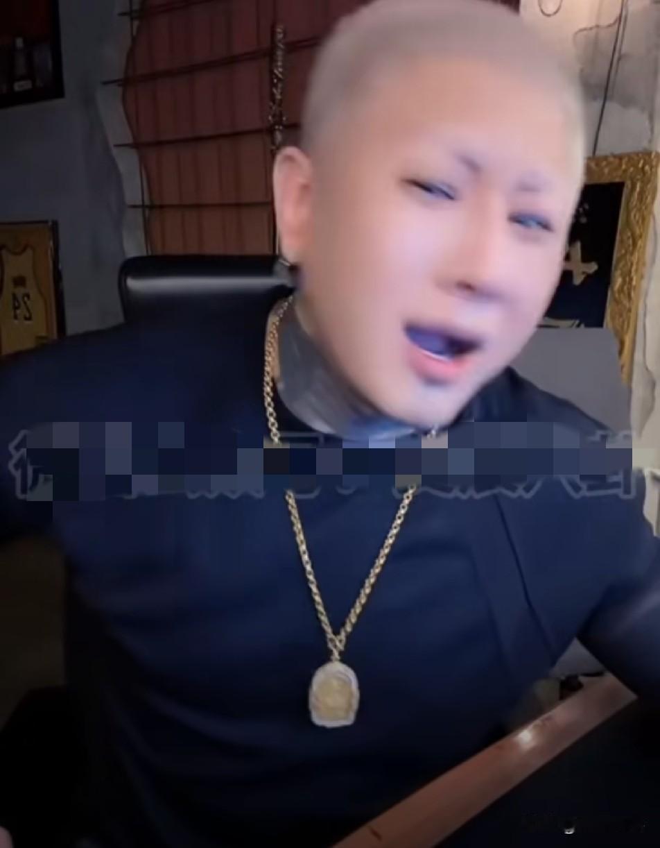 来封我！方丈醉酒“变身”闯祸，叼烟朝ks官方叫嚣。

          今天凌