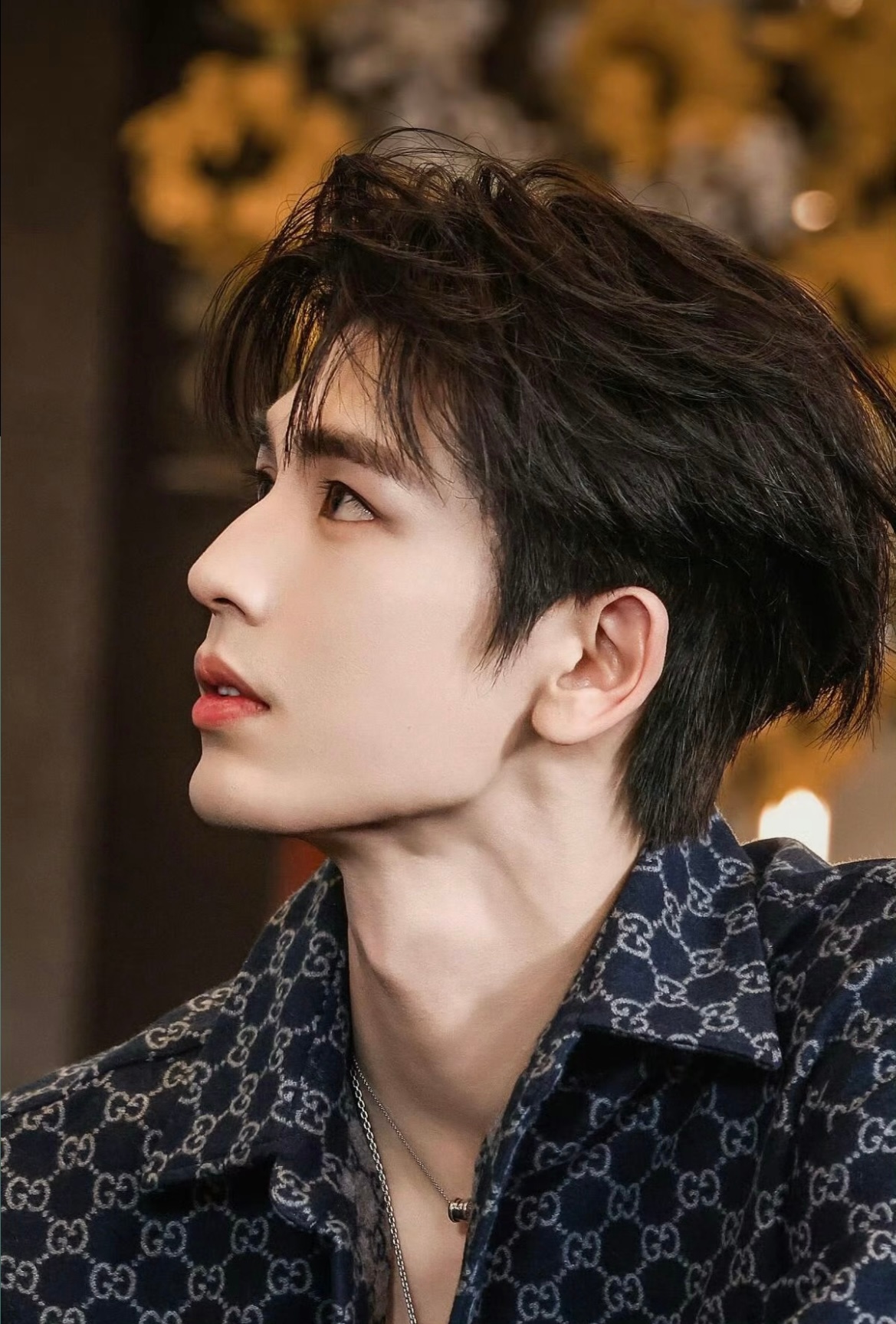 张凌赫登上法国第一大报纸法国报纸为张凌赫设置专题安利 张凌赫为95后顶流小生，凭