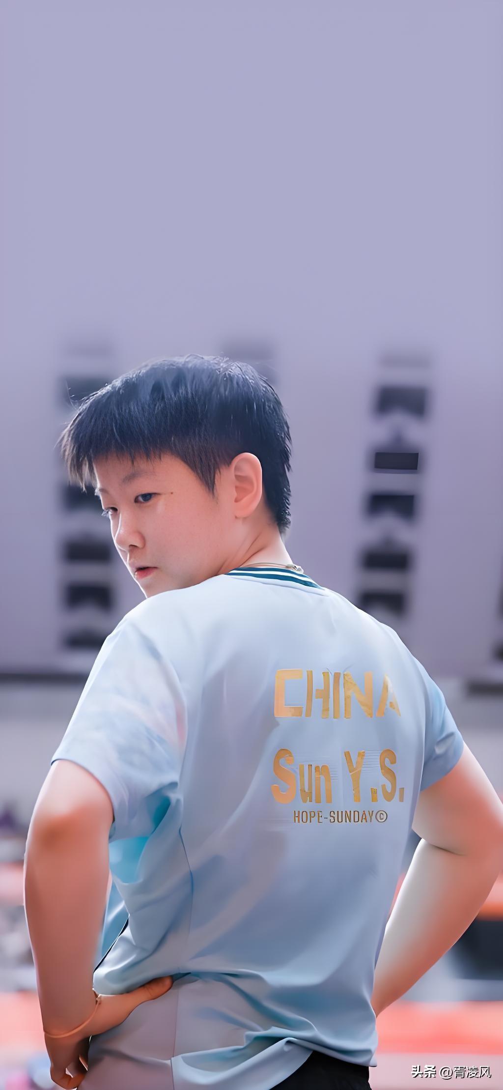 中国大满贯孙颖莎不退赛，有些粉丝在大声呼吁让莎莎休息，好好养伤，但也有一些网友持