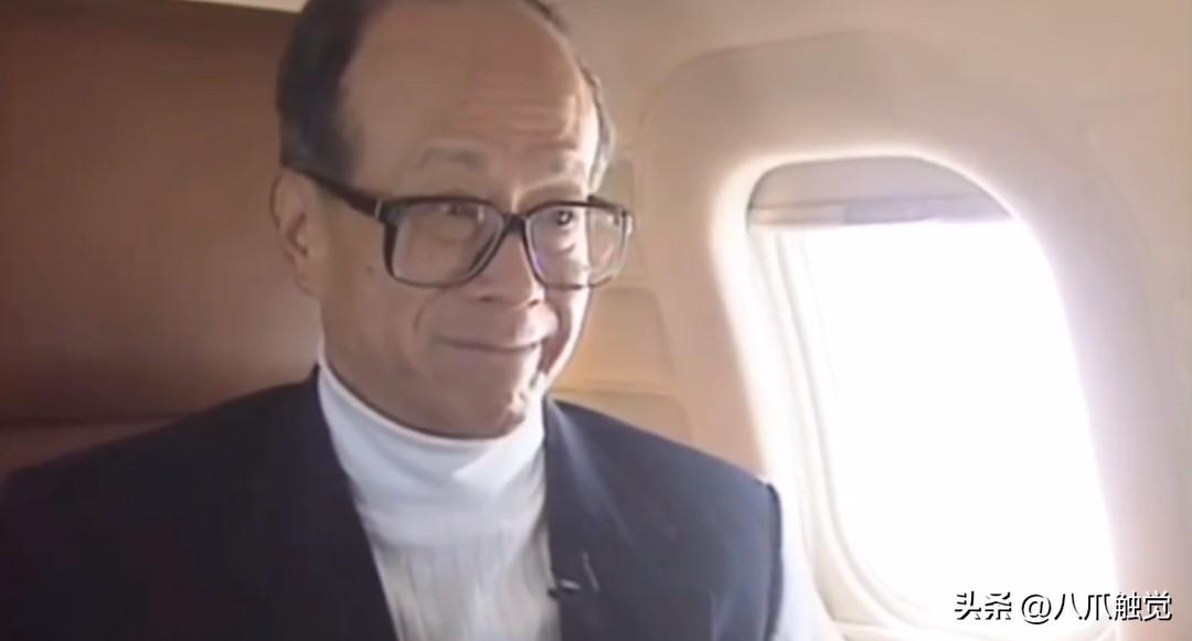 40年前，香港首富李嘉诚坐着私人飞机奔赴海外，洽谈一笔涉及几十亿的石油收购生意，