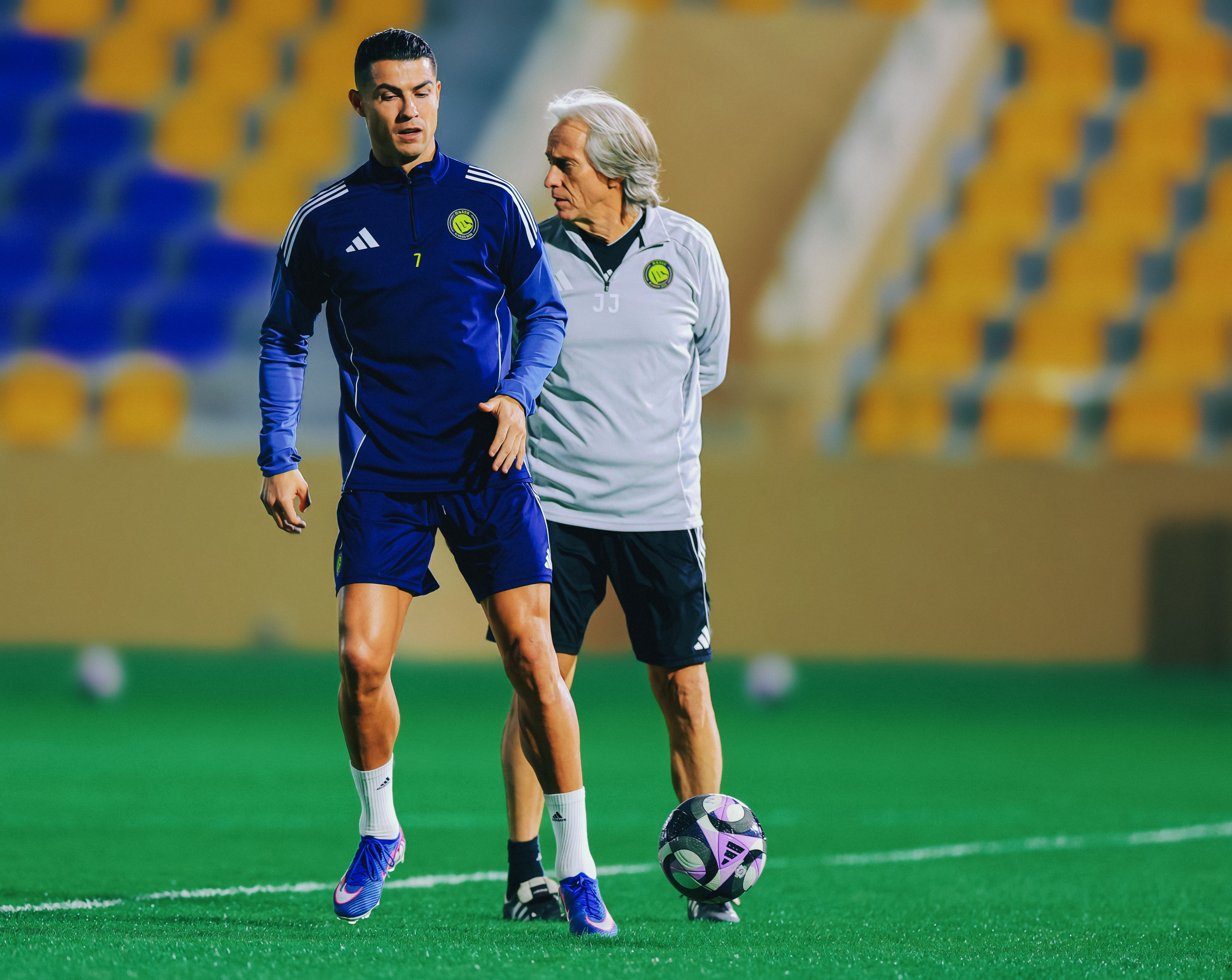 C罗41岁生日 🛑 今日出现在训练场的C罗，没有愁眉苦脸，没有装腔作势，一如既