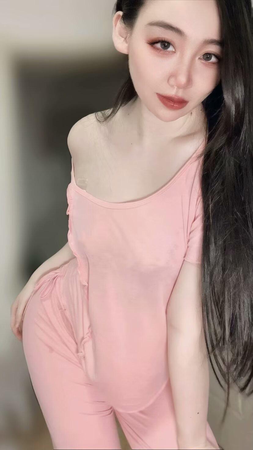 50岁依然保持好状态之。想要小猫吃上更好的猫粮而扮丑的人能坏到哪里去。...