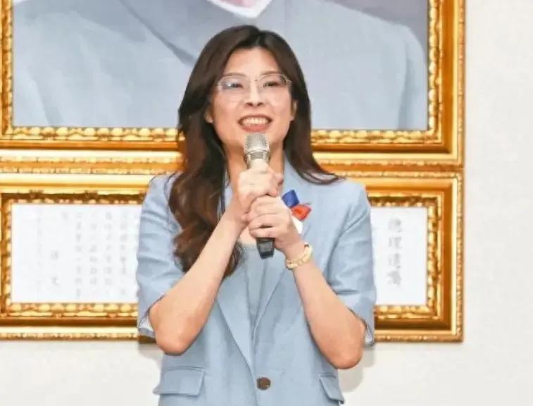 台湾国民党主席郑丽文谈台湾统一问题时表明，统一有两个条件：第一，要和平。第二，要