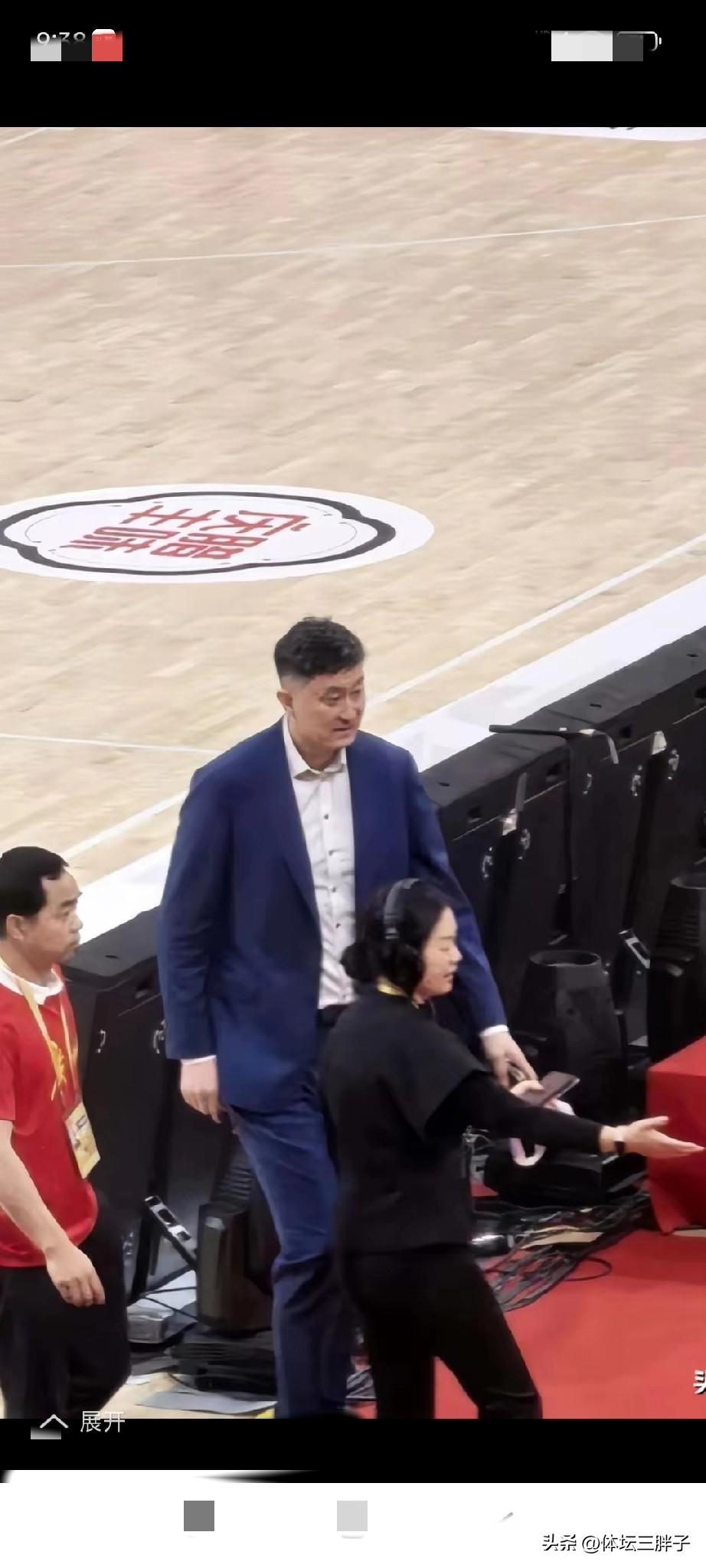 输给江苏男篮还没来得及总结，马不停蹄的回到广东，也没顾上睡一个囫囵觉，杜峰作为广