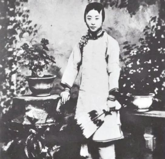 1950年，沈阳一名锅炉工娶了一位被认为“贪吃懒惰”的妻子，梅兰芳得知此事后亲自