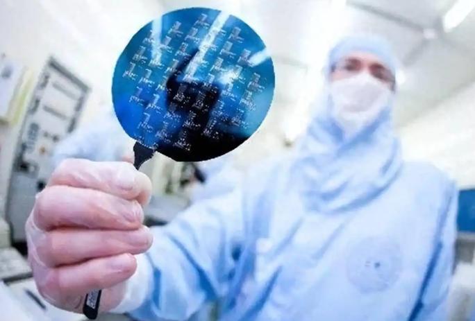 日本的光盘专利吊打了全世界，它把所有对手都逼死后，发现全世界也不用光盘了。生意最