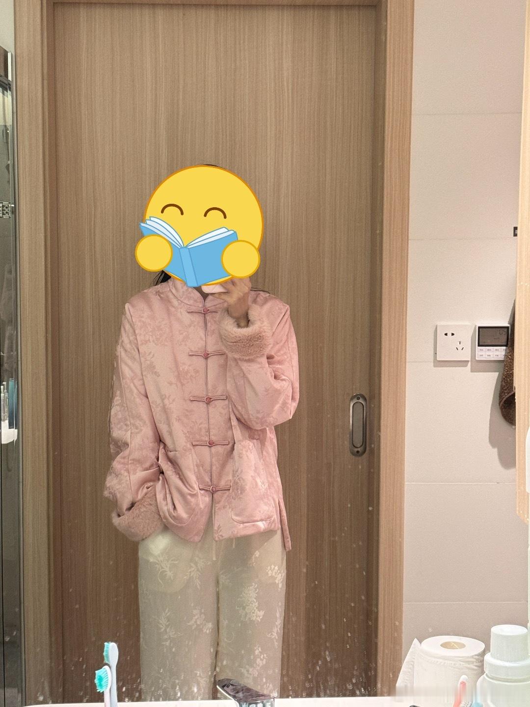 产后22天体重 45kg 腰围67-68 中午医生来查房  我同事和我一起床上午