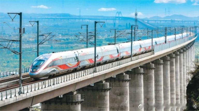 【西延高铁开行满月累计发送旅客63万人次】记者从中国铁路西安局集团有限公司获悉，