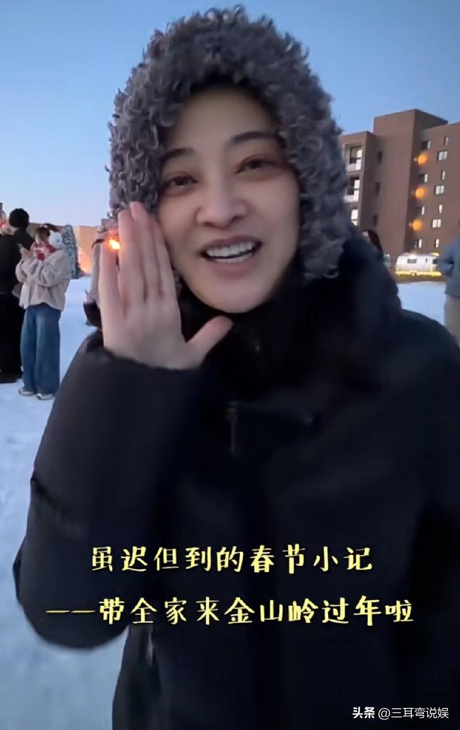 梅婷分享春节库存，原来他们一家四口和朋友一起去河北金山岭过的年，加上孩子一行十几