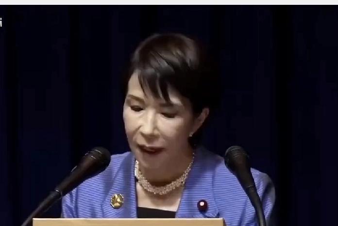 高市早苗玩火自焚：国际逮捕令悬顶，日本民众已忍无可忍！

------

当国际