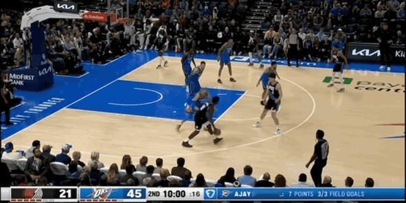 虽然今天杨瀚森的表现是缺点多于亮点，但至少在不断进步，值得大家理性鼓励支持！
