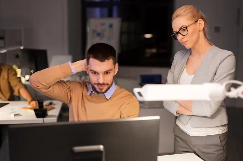 “勤以修身，俭以养德”，这话真是至理名言。我以前有个同事，嘴里总念叨着要努力工作