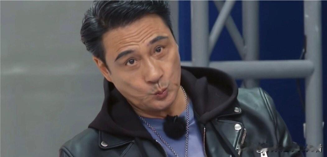 吴镇宇真是互联网上的嘴替呀。

向佐在节目说：“我不带一分钱流浪了半年，就是我在