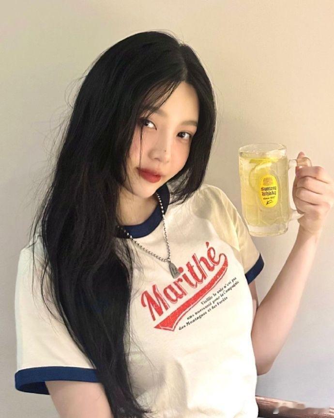 觉得难过就去寻找快乐，觉得不开心的就快点离开，永远不要用自己的不快乐去换取别人的