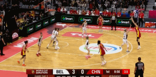 女篮世预赛第二场中国女篮对阵比利时女篮，首场比赛发挥不佳的张曼曼这场比赛状态回暖