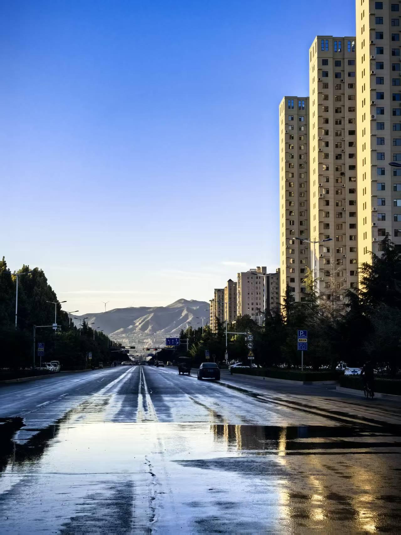 采菊东篱下，悠然见南山……
这真的是南山哦！