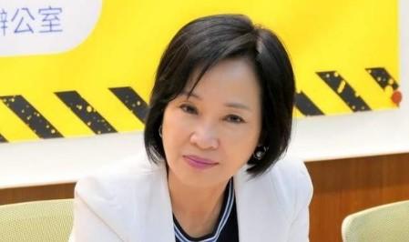 美国在国民党豢养的鹰犬终于出动了，不仅“卖台”还疯狂攻击大陆。

柯志恩这人，出
