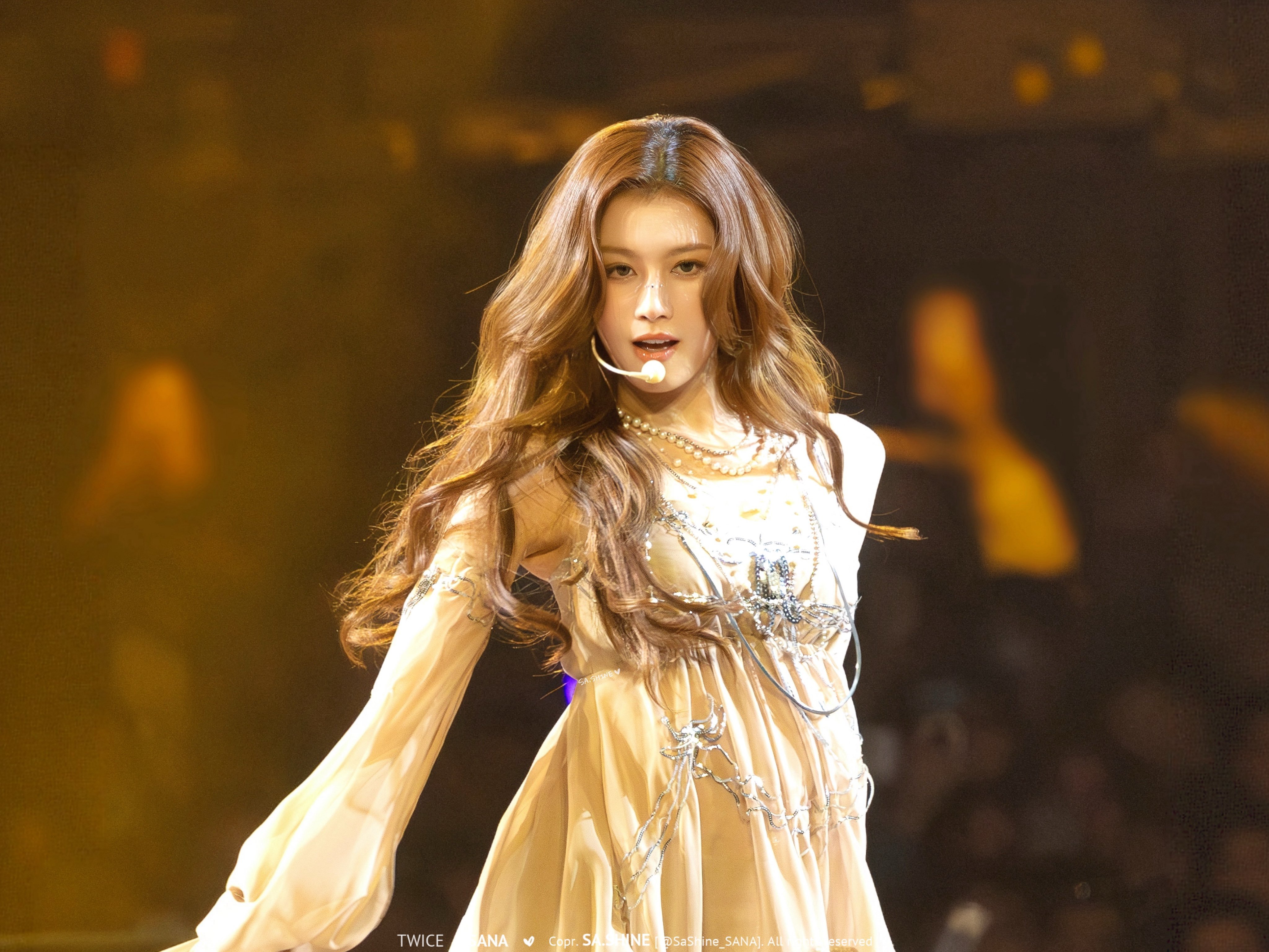 特别特别喜欢舞台上的Sana凑崎纱夏₊˚‧🖤‧˚₊我说舞台出神图