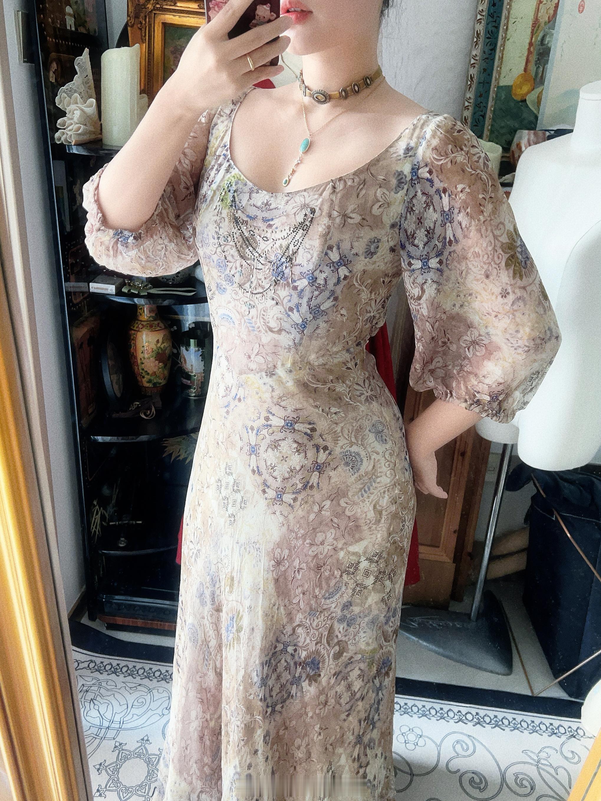 这个版型会无敌经典！人丝斜裁的显瘦绝绝子和这个丝一般的清凉质感我都想不再上新了 