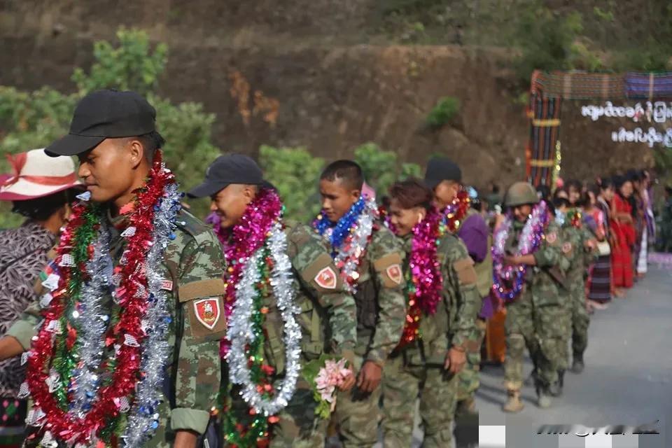 两支钦族武装集团下周将在新德里开会讨论解决分歧。
下周将在印度新德里举行双边会议