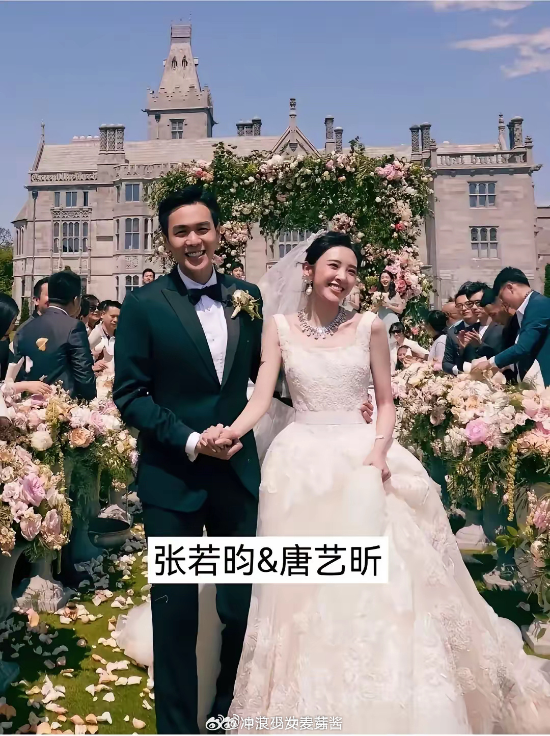 明星们的婚礼现场，你更喜欢哪种风格？1.张若昀&唐艺昕2.罗晋&唐嫣3.吴奇隆&