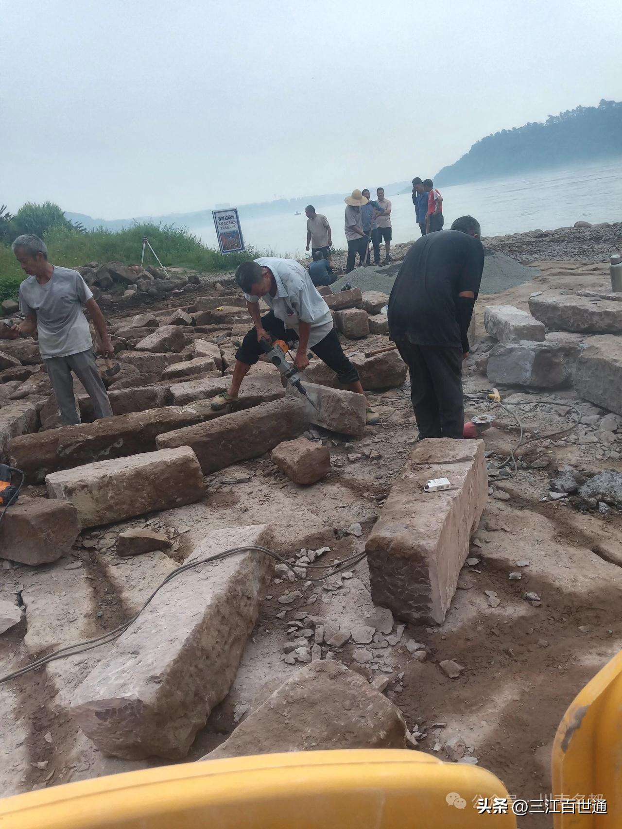 南溪近期打造旅游城市了！江边这种几百上千年的古石都可以换新颜了！其实总体来说南溪
