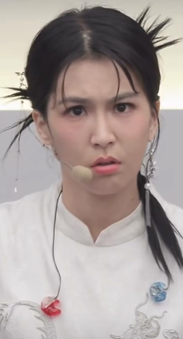 看歌手2026惹了一肚子气，再回看了一下浪姐，给我又气笑了，这都是啥和啥啊，还不