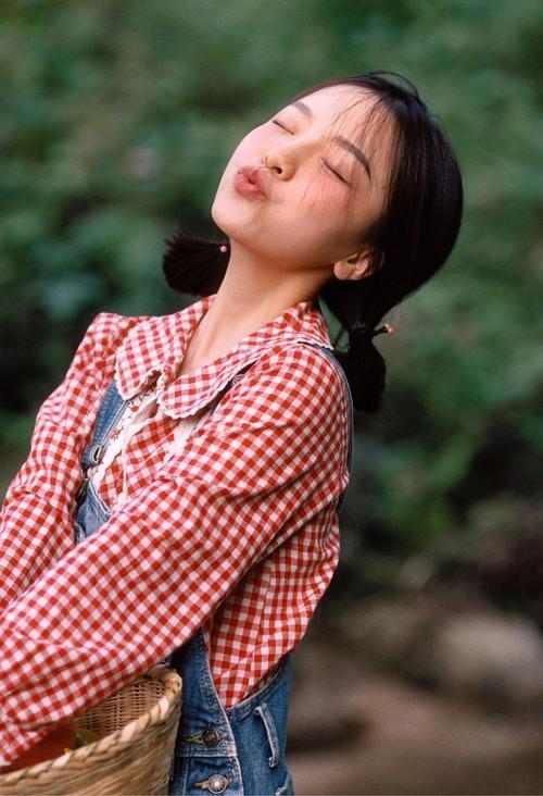 我家外甥女儿彻底完了
我家外甥女彻底完了，她妈急了，实在憋不住，说她，你条件也就