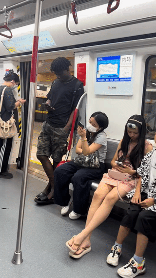 广州的朋友说一下。
你们愿意和这些外来的黑人共同相处吗？
广州