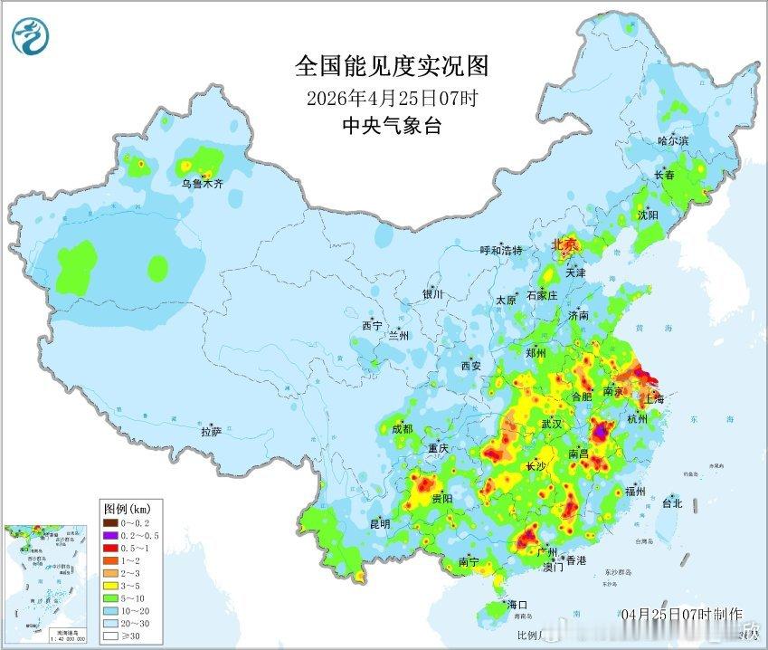 【雾和沙尘】今晨南方地区在雨后放晴，出现了分散的大雾。安徽祁门、广东河源能见度一