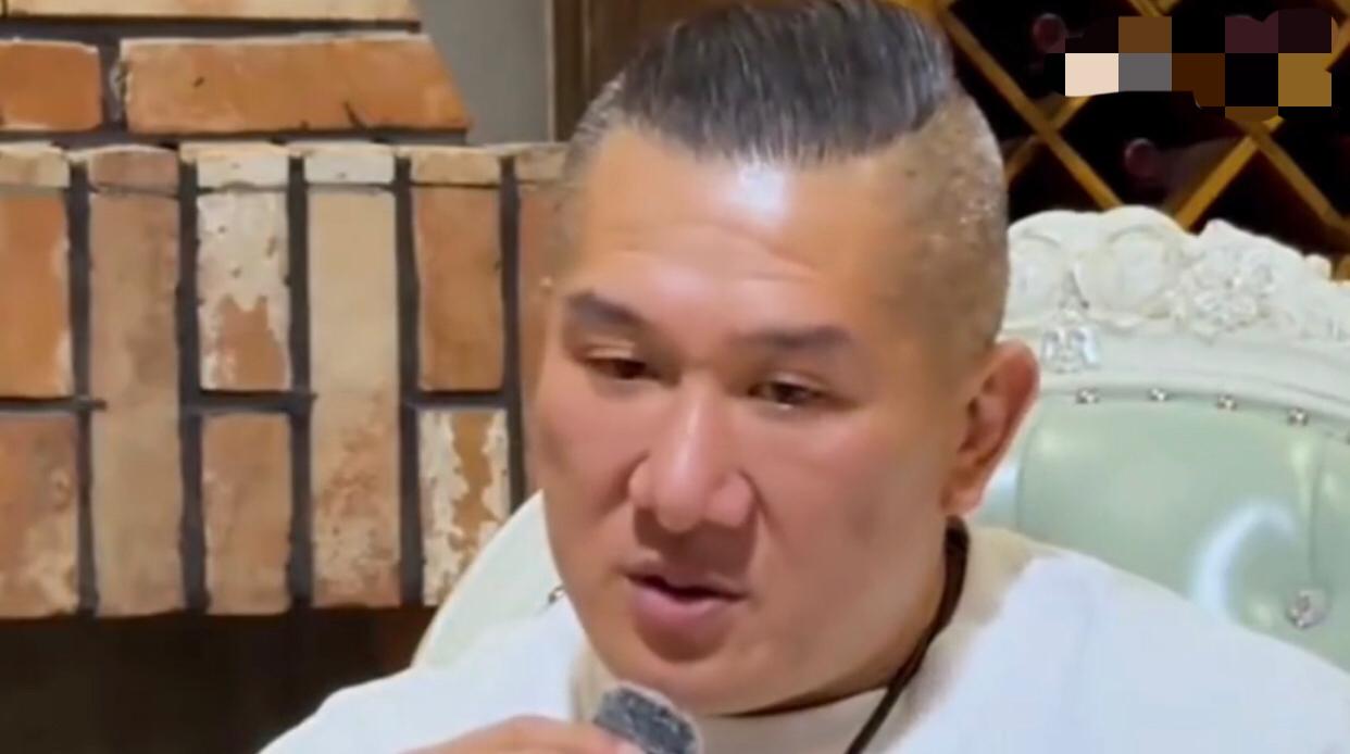 台湾馆长陈之汉表示：“拜托大陆同胞多给台湾人一点时间，好吗？总有一天我们会回家的