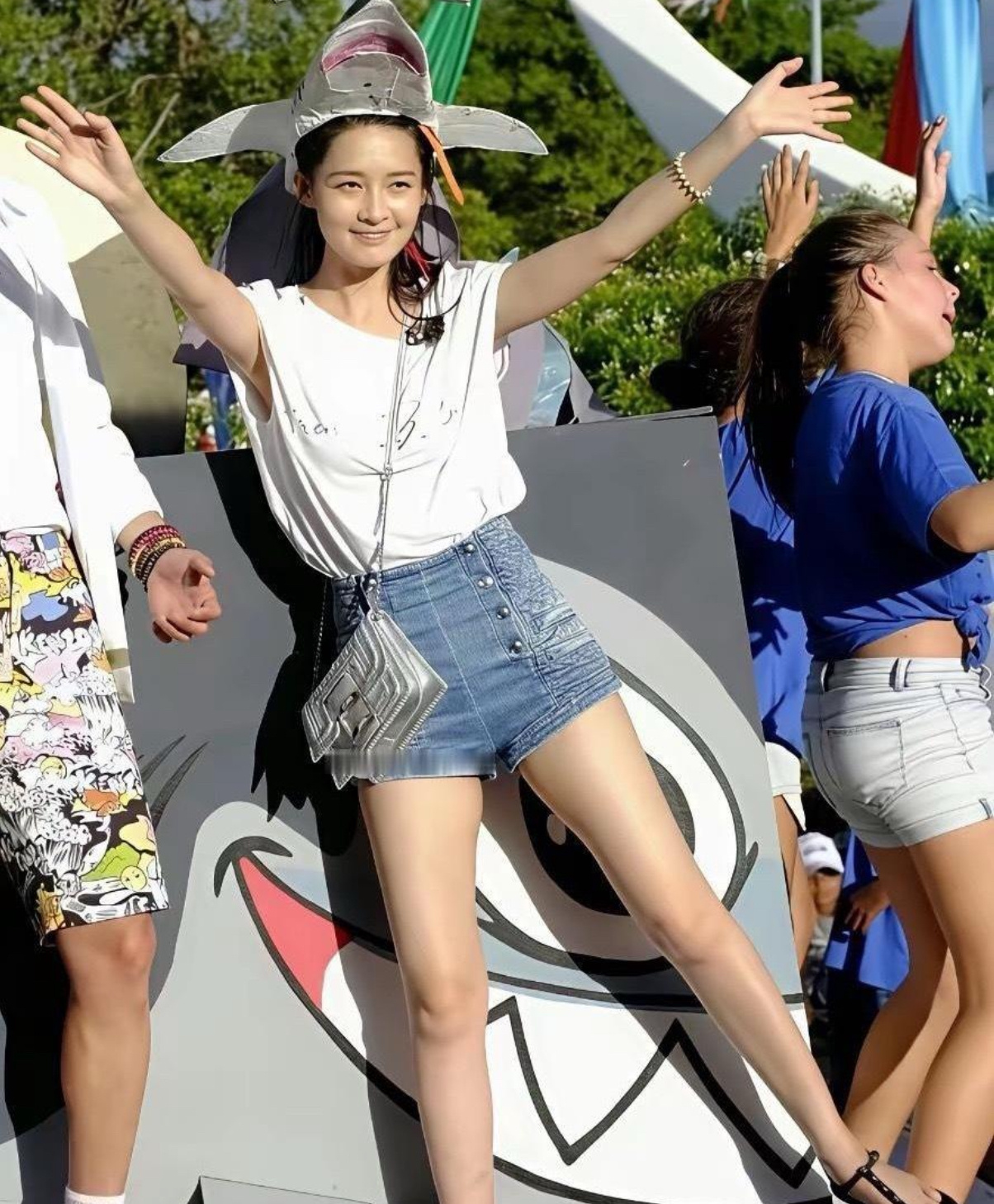 李沁早年长这样 谁看了不迷糊？ 