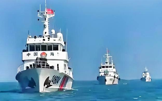 谁怂谁输！
菲律宾船撞过来了！中国都懒得扣，一招下去菲律宾连饭都吃不上！

9月