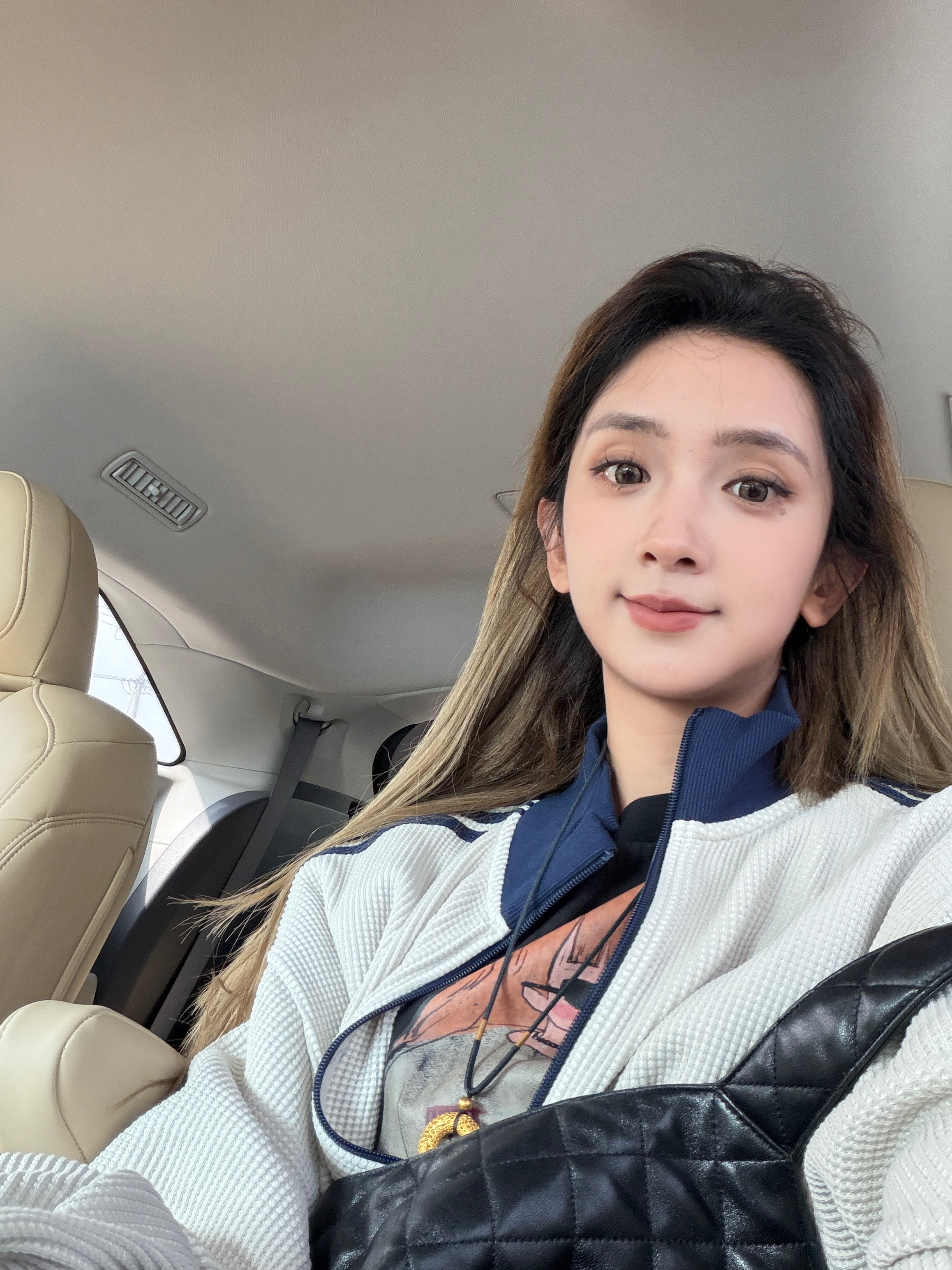 要去拆头发啦 得过几天短头日子了阳光真好