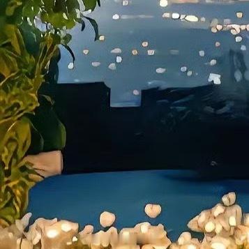 每日一善愿你在被爱人的眼里，连撑伞的样子都像捧着一束玫瑰花 