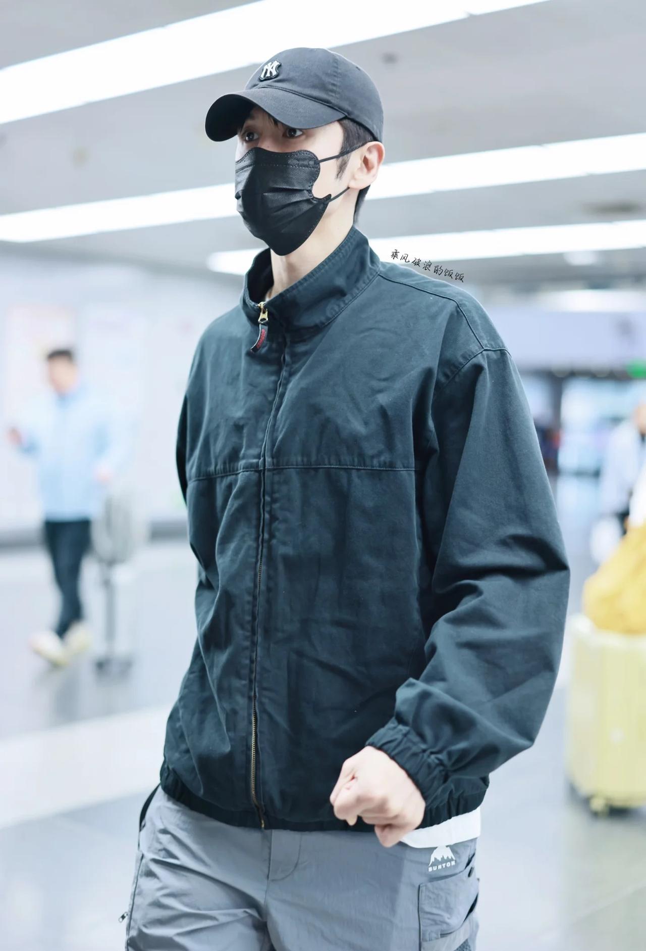 今天的张云龙
✈️又出发啦～还是我喜欢的🧢[害羞]@张云龙mmc
	
张云龙 