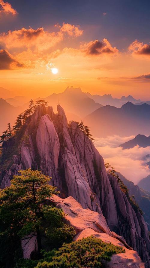 上联：晨雾笼烟轻舟过，诚邀下联夕阳余晖丛山秀