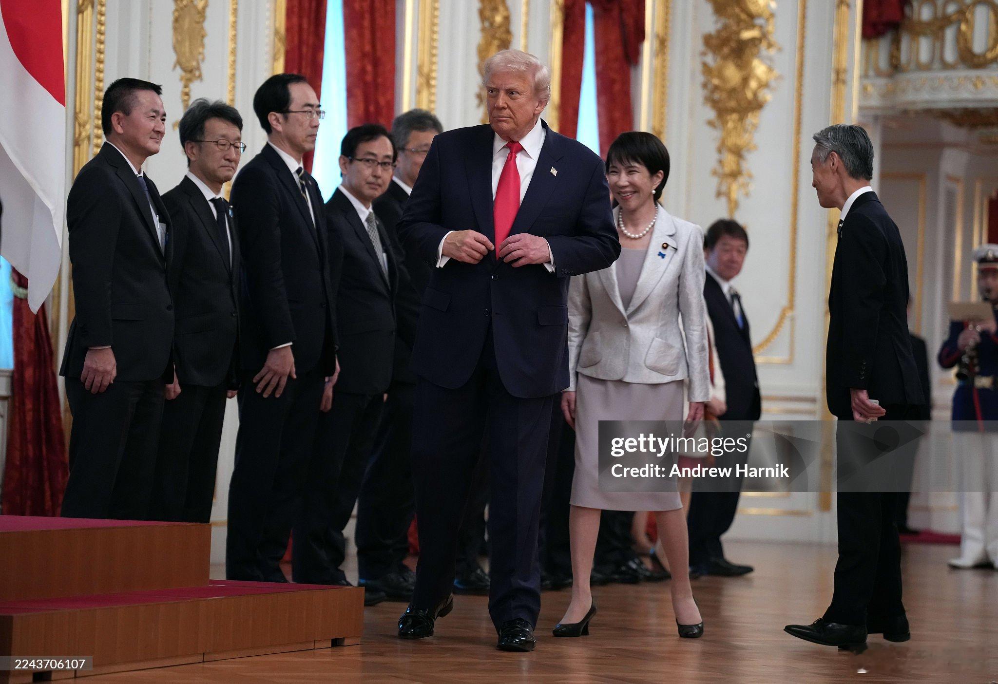 特朗普1分钟内两次无视高市早苗 早上俩人刚见面确实有点拘谨，经过一天磨合，下午高