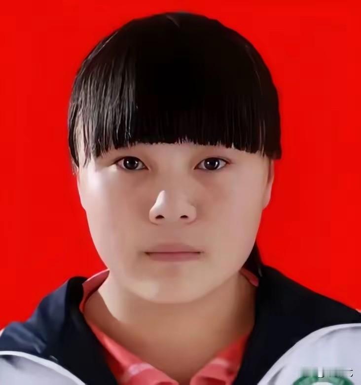 2003年，陕西一女子从破木桥上摔下，之后半身瘫痪，丈夫为了还债不得不外出打工，