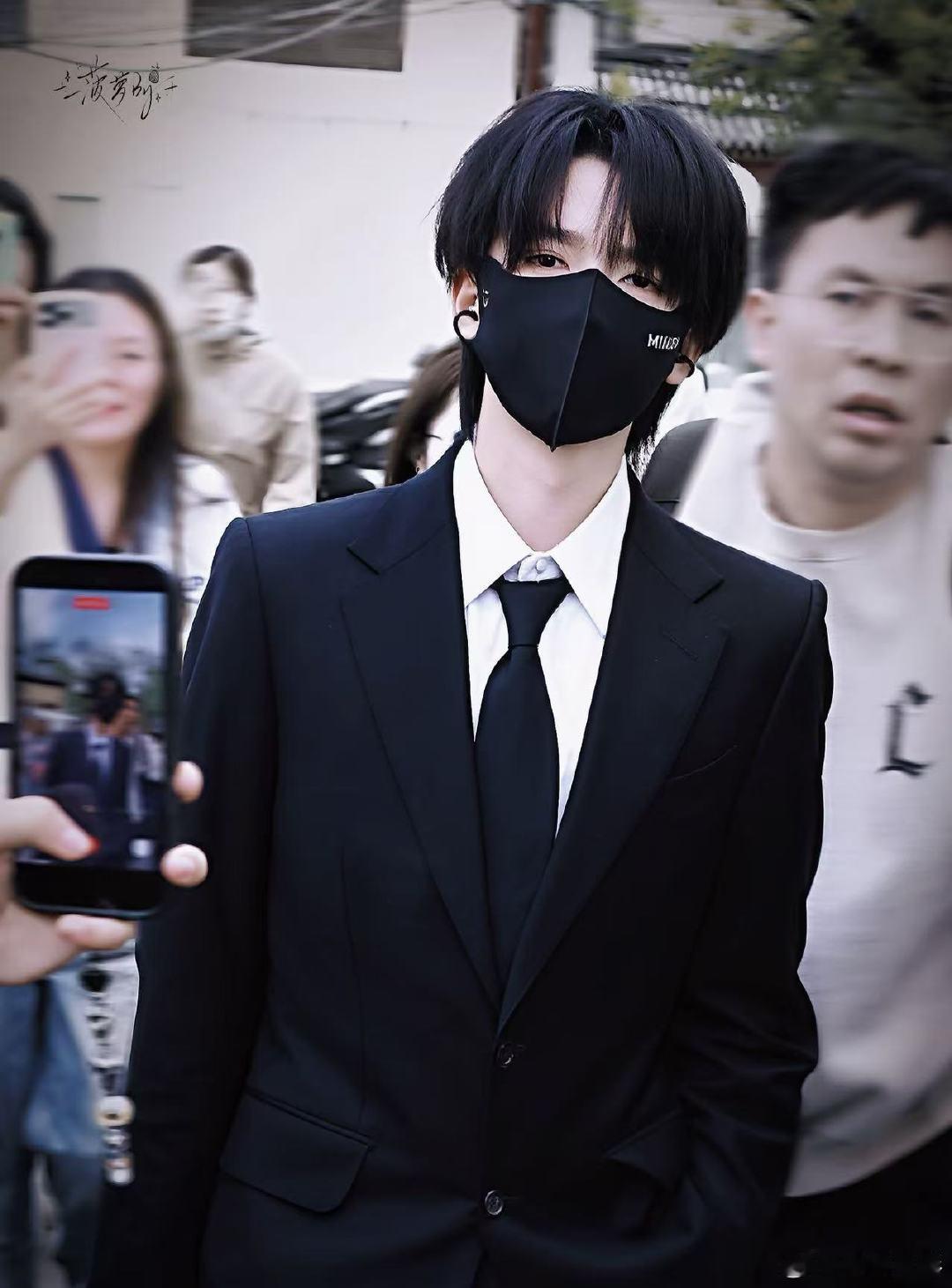 贺峻霖答辩发布会贺峻霖答辩答出了发布会的感觉。贺峻霖答辩答出了发布会的感觉贺峻霖