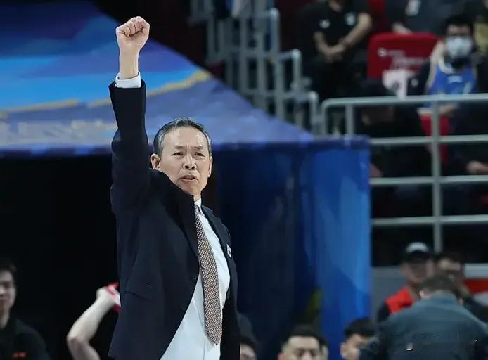 许利民点到为止！
北京男篮击败青岛男篮之后，许利民在采访的时候表示不会在乎外界的