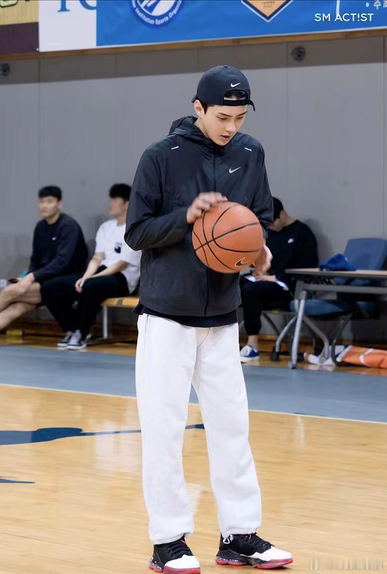 吴世勋篮球照🏀 