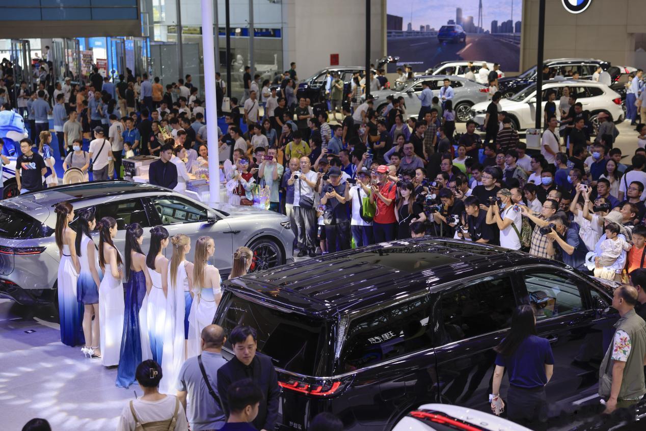 燃炸收官！2025华中国际车展圆满闭幕华中国际车展 玩车无界 车+新时代！武汉[