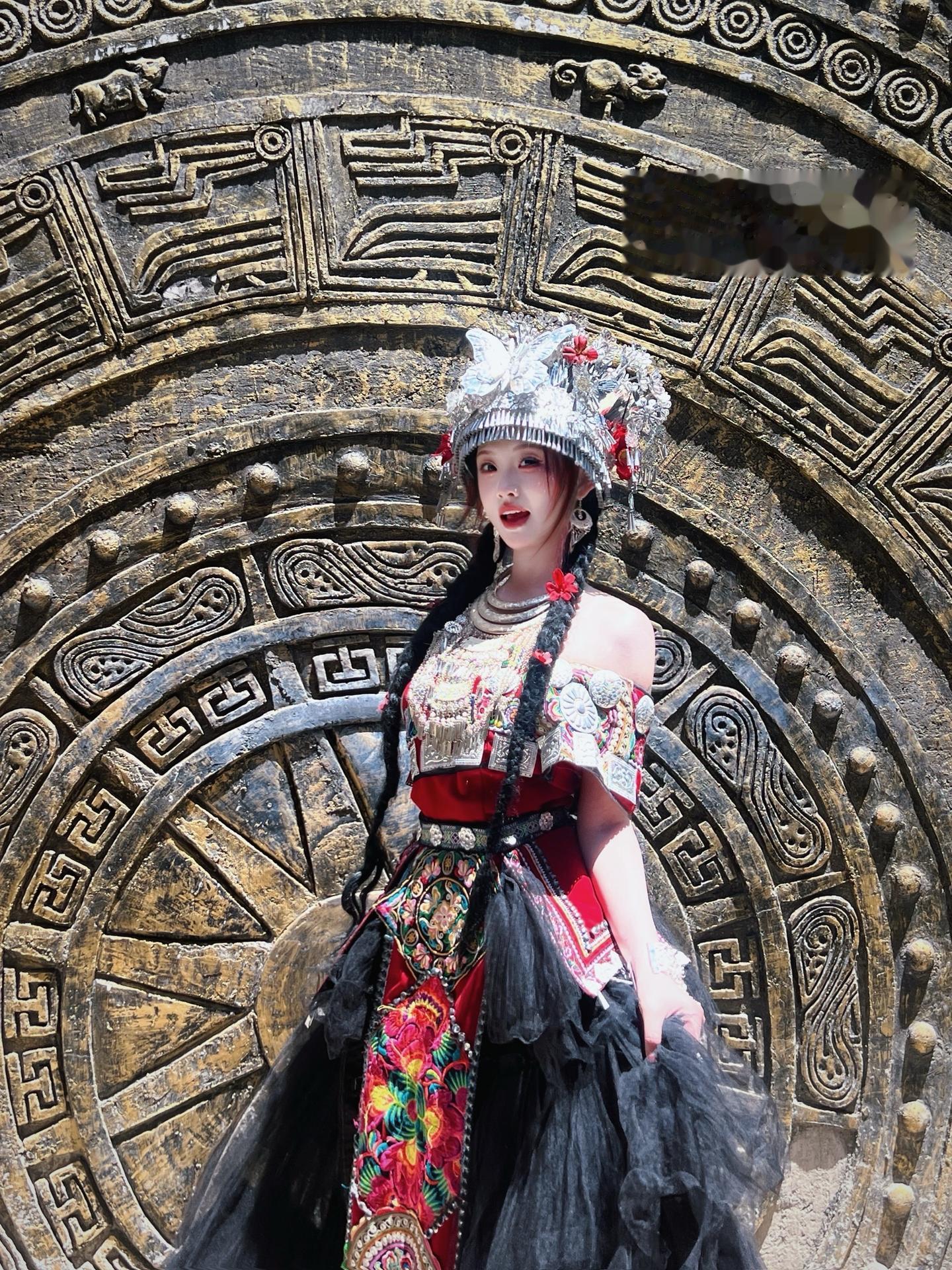 那么…不下蛊的话，你愿意跟我走吗民族风苗疆少女