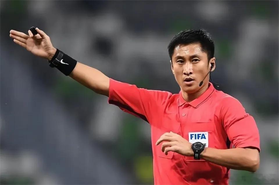 裁判圈：中国裁判马宁入选2026美加墨世界杯候选裁判培训，将经历最后一次考核。培